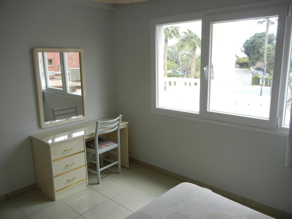 Tsialis Hotel Apartments Larnaca Luaran gambar