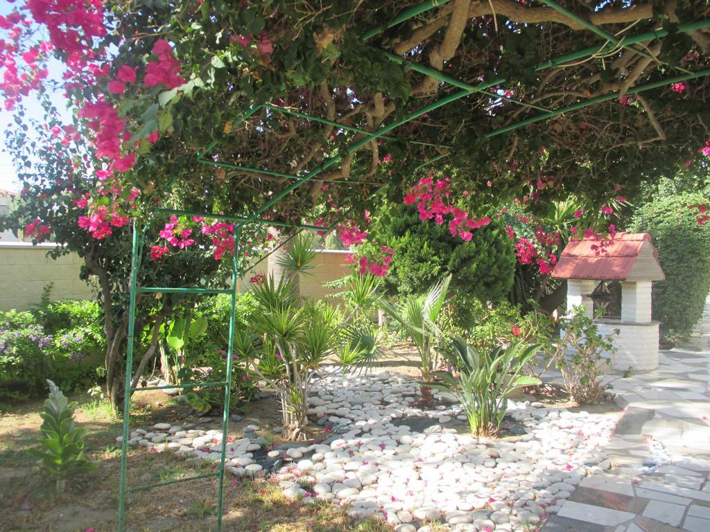 Tsialis Hotel Apartments Larnaca Luaran gambar