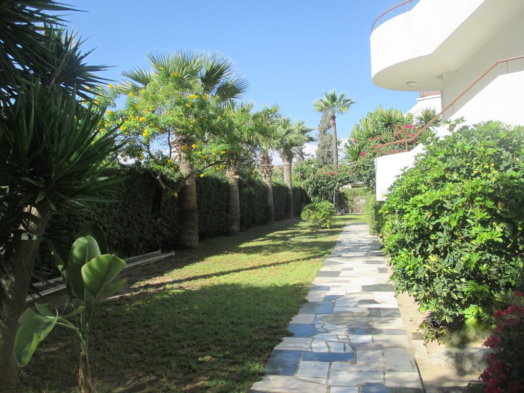 Tsialis Hotel Apartments Larnaca Luaran gambar