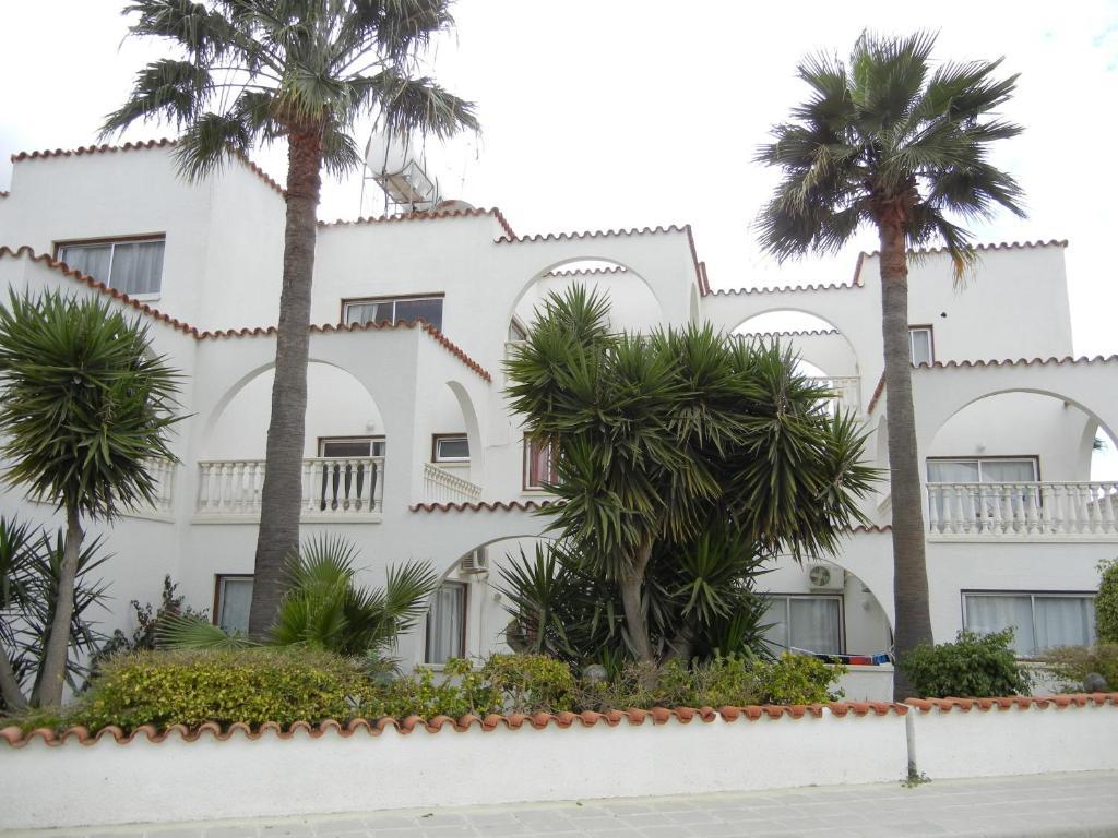 Tsialis Hotel Apartments Larnaca Luaran gambar