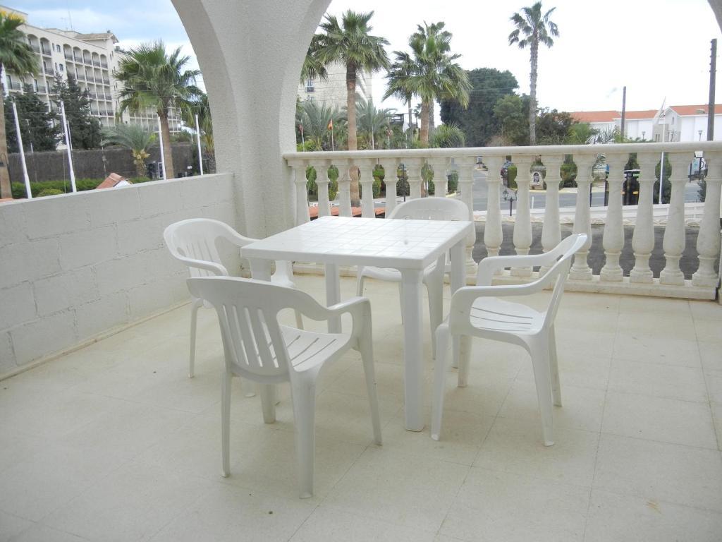 Tsialis Hotel Apartments Larnaca Bilik gambar