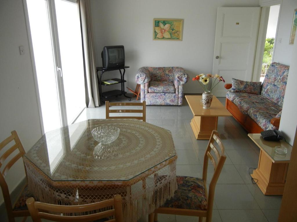 Tsialis Hotel Apartments Larnaca Bilik gambar