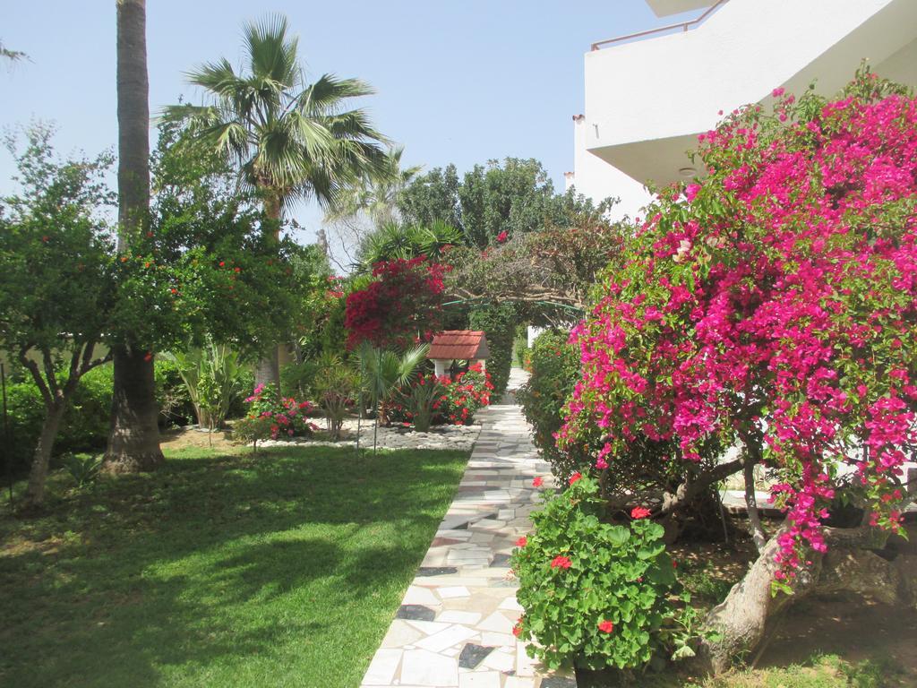 Tsialis Hotel Apartments Larnaca Luaran gambar
