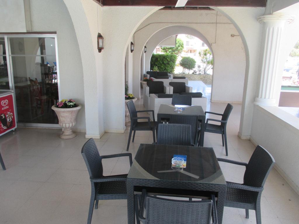 Tsialis Hotel Apartments Larnaca Luaran gambar
